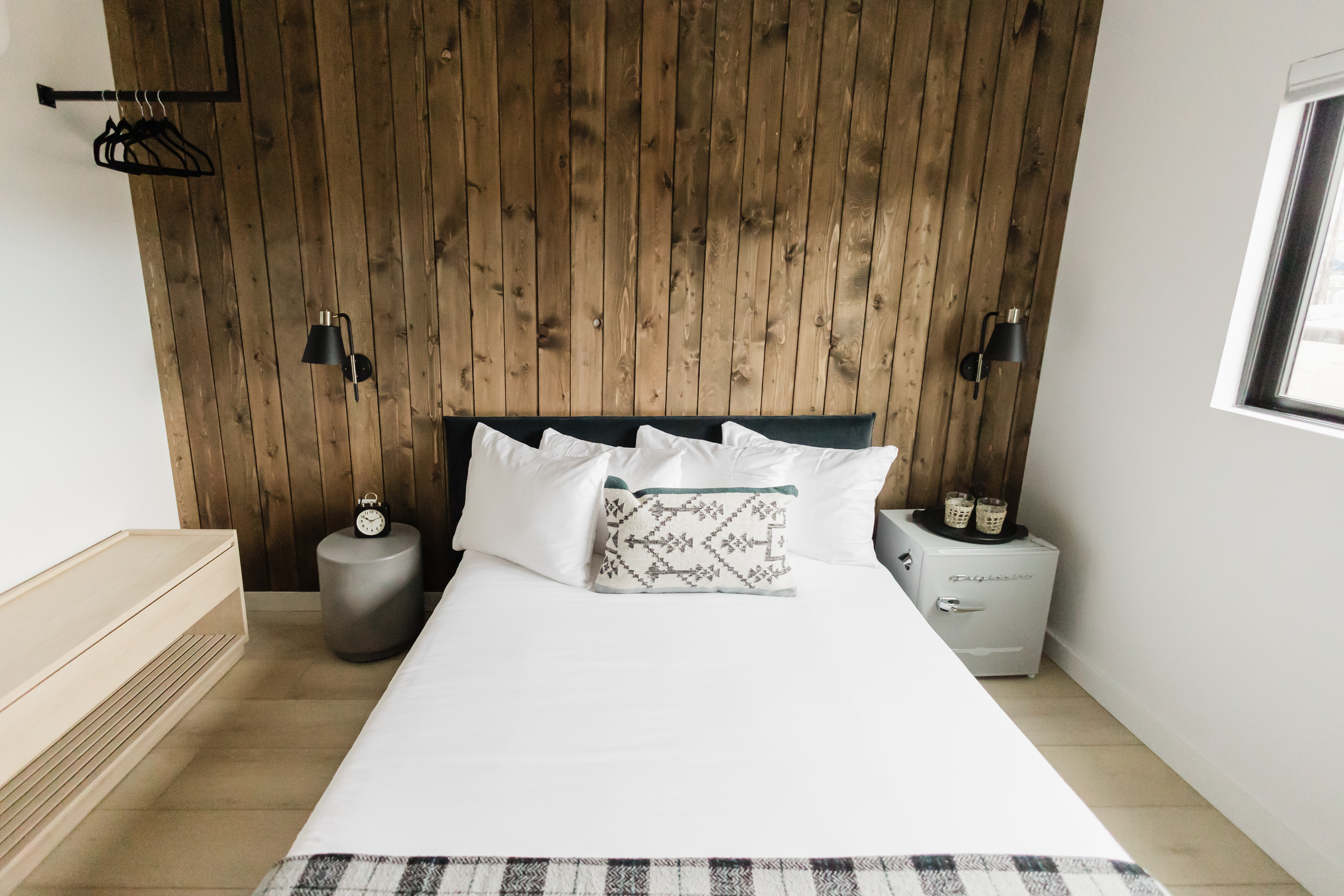 Single Queen Micro Guest Room — photo 2